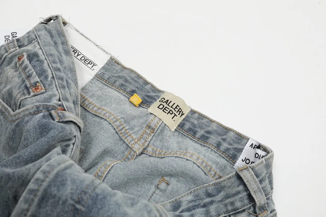 #8116 P260💰 Independent GALLERY DEPT. Vintage spliced cross loose washed flared jeans - truly restore the ultimate texture of Vintage - original hardware accessories, washed and other elevators, QR code analysis are all purchased from the original factory, high degree of restoration, welcome to compare with certain products ~ - three-dimensional version, loose and comfortable, not picky about the figure, taller and slimmer, factory Seiko, original quality control, same style for men and women, can be matched with couples, versatile recommendation, must-have jeans for all seasons -Size: 28 30 32 34 36